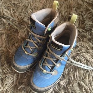 Women's Brand New Ahnu Hiking Boots 6.5